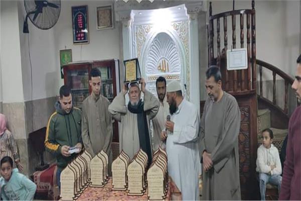 تكريم الطفلتين