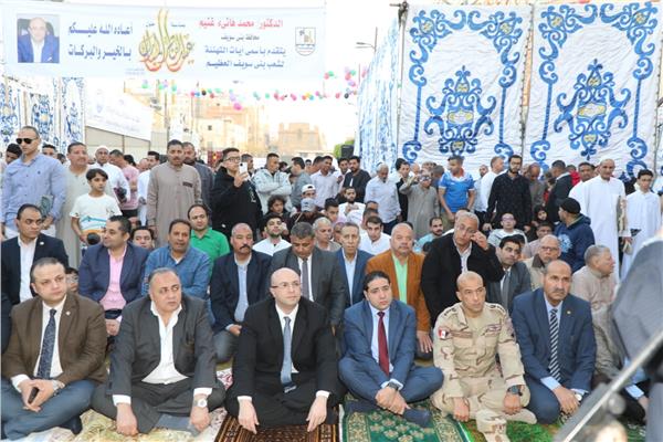 محافظ بني سويف يؤدي صلاة العيد في مسجد عمر بن عبدالعزيز 