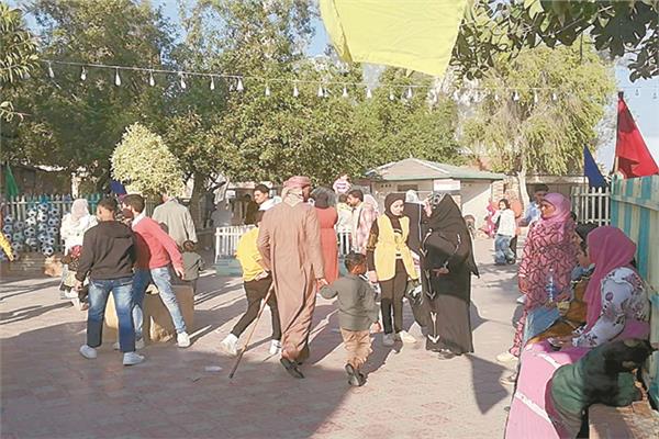 إقبال كبير على حديقة الحيوان بالشرقية
