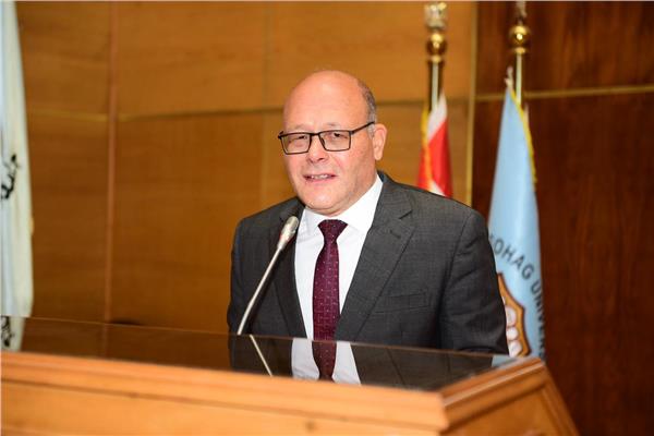 الدكتور حسان النعماني رئيس جامعة سوهاج