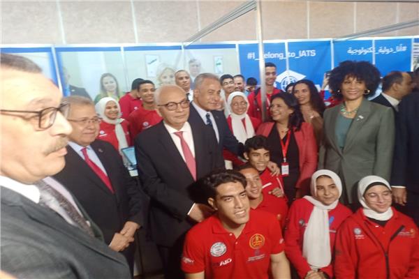 وزيرا التربية والتعليم والقوى العاملة يتفقدان معرض مدارس التكنولوجيا التطبيقية  
