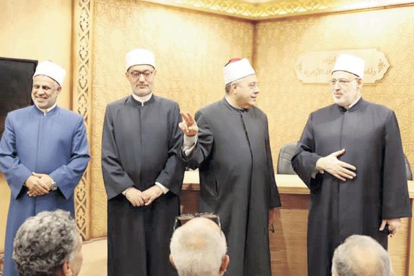 وكيل الأزهر خلال اجتماعه لمناقشة بوكليت  الثانوية