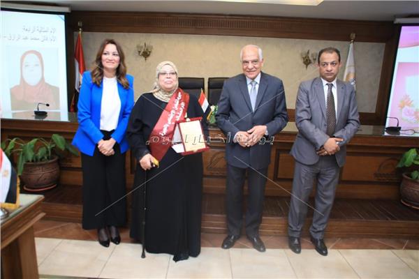 محافظ الجيزة يكرم الأمهات المثاليات على مستوى المحافظة 
