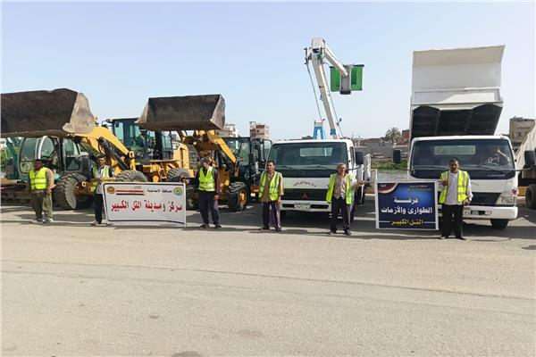 محافظ الإسماعيلية يتابع اصطفاف المعدات