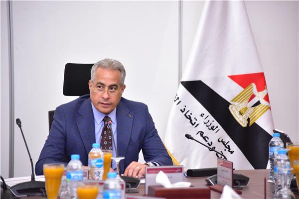 وزير العمل حسن شحاتة
