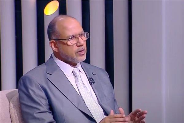 الدكتور عبد اللطيف سليمان، الأستاذ بجامعة الأزهر الشريف