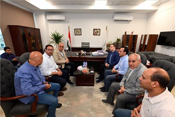 وزير الإسكان خلال اللقاء