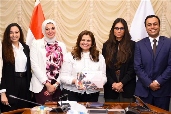 وزيرة الهجرة