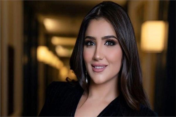 الفنانة مي عمر