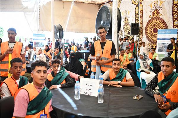 طلاب مدرسة خزام الثانوية الزراعية