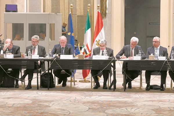 وزير الكهرباء خلال اللقاء