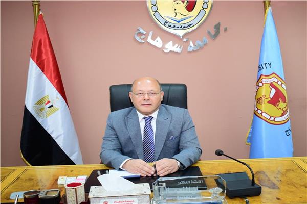 الدكتور حسان النعماني رئيس جامعة سوهاج
