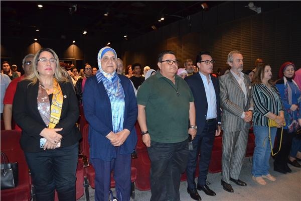 عرض "ودارت الأيام"