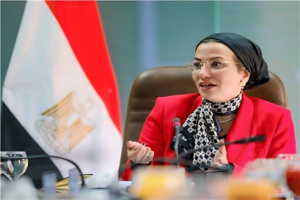  وزيرة البيئة