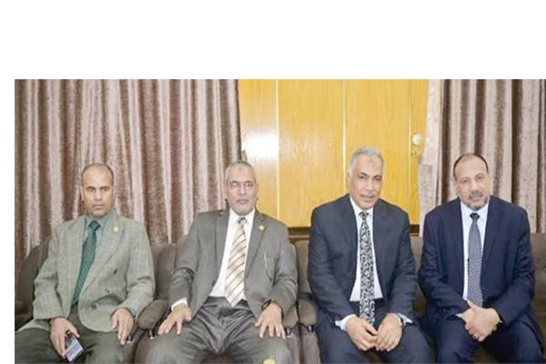 نائب رئيس جامعة الأزهر للوجه البحري يناقش رسالة دكتوراه