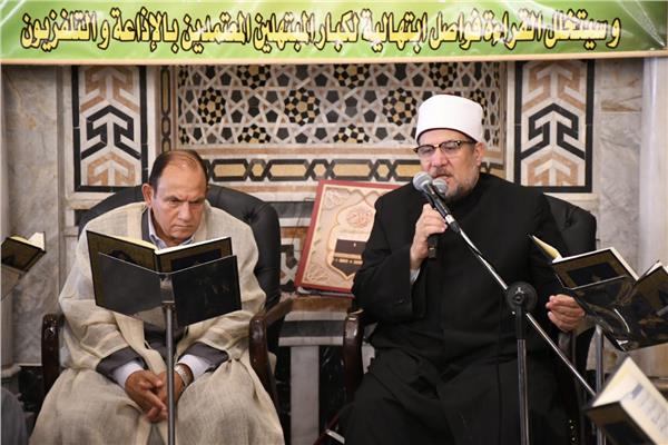 الدكتور محمد مختار جمعة وزير الأوقاف والقارئ الطبيب أحمد أحمد نعينع