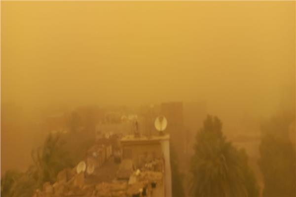  عاصفة ترابية تضرب أسوان  