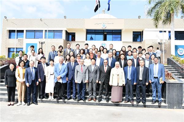 رئيس جامعة قناة السويس ووفد وزارة التعليم الصينية