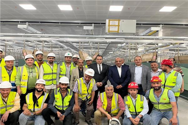 وزير قطاع الأعمال العام يتفقد مصانع شركة مصر للغزل