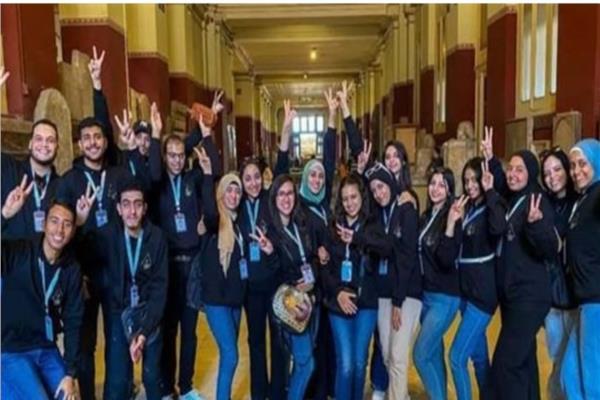 فريق من طلاب شعبة العلاقات العامة والإعلان بكلية الآداب قسم الإعلام جامعة حلوان