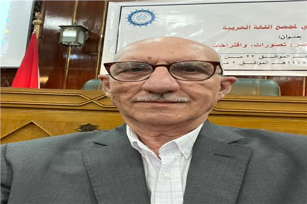 أستاذ دكتور قاسم طه السارة ءالخبير بمجمع اللغة العربية)