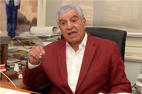 الدكتور زاهي حواس عالم الآثار المصري