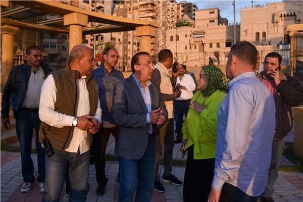اللواء محمد الشريف محافظ الإسكندرية في جولة تفقدية موسعة على طول الكورنيش