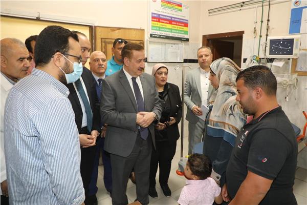 محافظ المنوفية خلال الجولة
