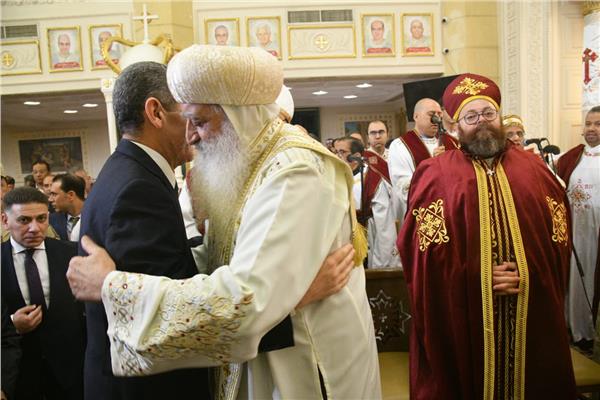 محافظ الغربية يشهد قداس عيد القيامة