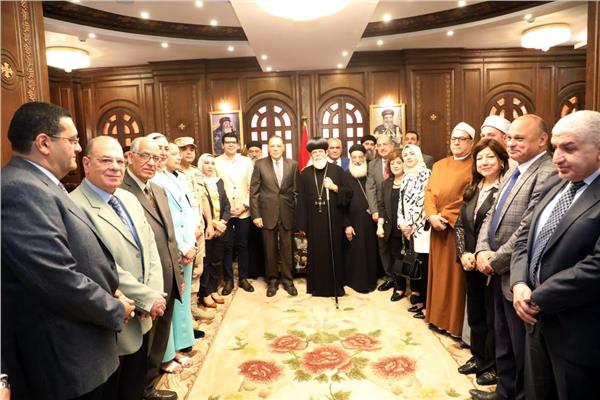 الدكتور ممدوح غراب محافظ الشرقية لتقديم التهنئة لنيافه الأنبا تيموثاوس 