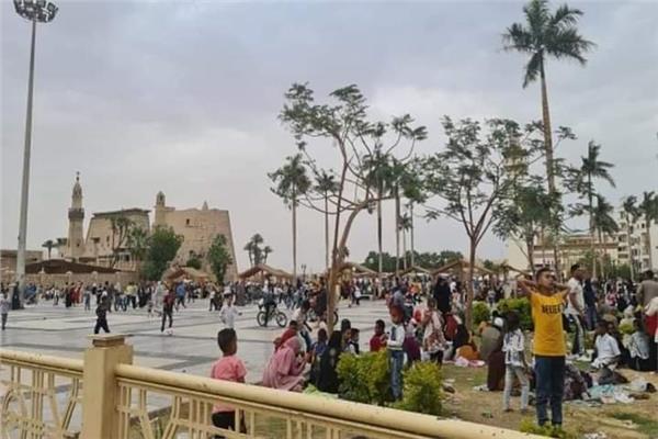 الأهالي يحتفلون بعيد الربيع