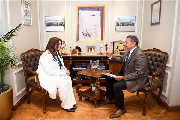  وزيرة الهجرة تتلقى طلبات من الجالية المصرية في الكويت 