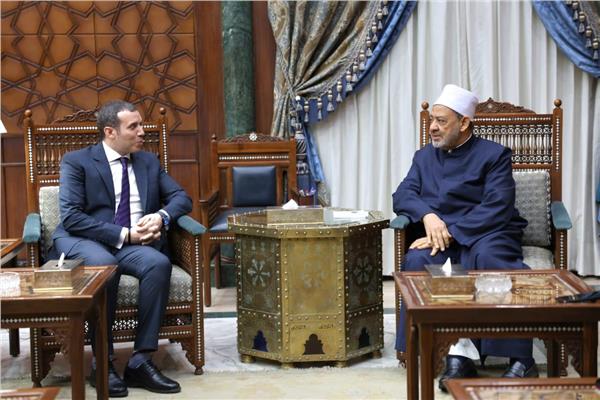 شيخ الأزهر يستقبل رئيس مجلس إدارة هيئة الإسعاف المصرية 