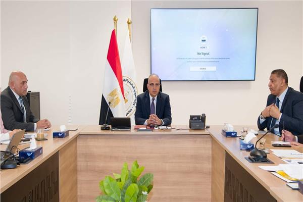 وزير الرى خلال الاجتماع