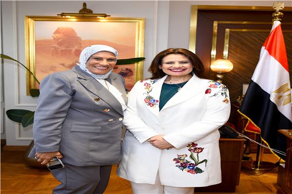 وزيرة الهجرة 