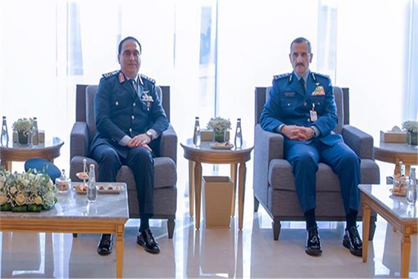 قائد القوات الجوية يلتقى نظيره السعودى