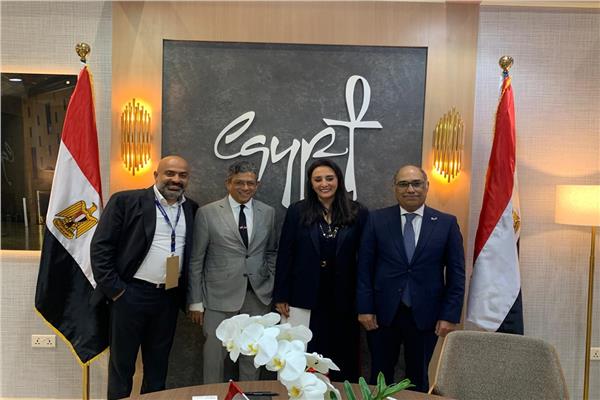 مسؤولو السياحة خلال المشاركة في سوق السفر العربي بالإمارات