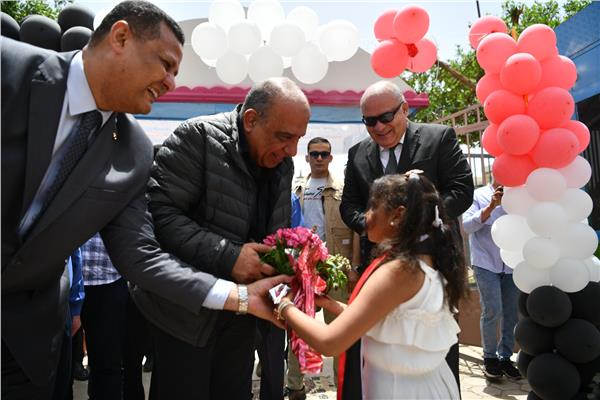 محافظ قنا يتفقدان مجمع مصر للألومنيوم بنجع حمادي