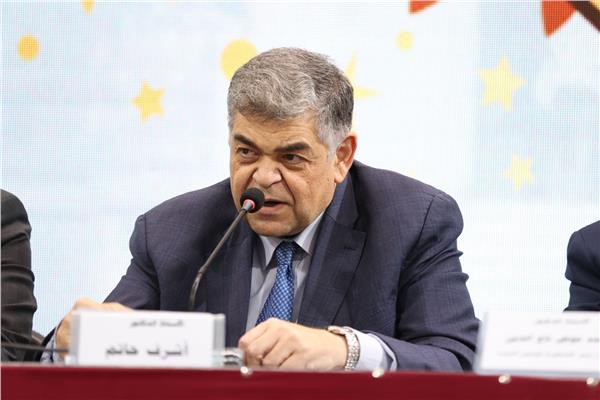 الدكتور أشرف حاتم رئيس لجنة الصحة في مجلس النواب
