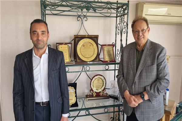 الرئيس اليمنى السابق على ناصر محمد مع محرر بوابة اخبار اليوم