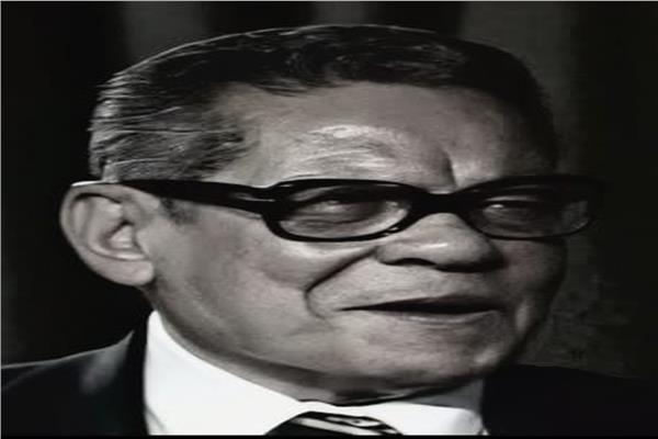 طاهر أبو فاشا شاعر الفصحى