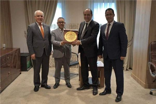 رئيس الغرفة التجارية خلال اللقاء
