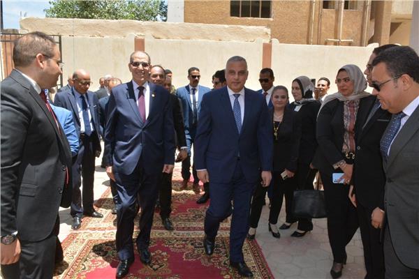 محافظ سوهاج ورئيس هيئة النيابة الإدارية