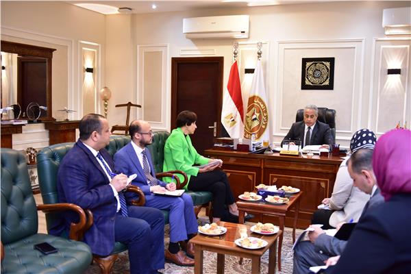  مباحثات وزير العمل مع السفير القبرصي