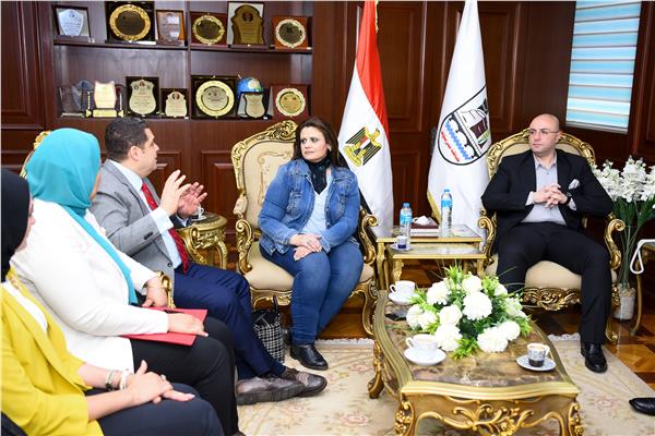 وزيرة الهجرة تلتقي أعضاء مجلسي النواب والشيوخ    