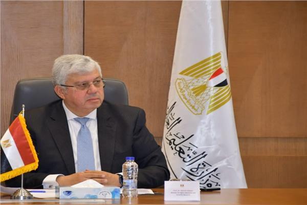  الدكتور أيمن عاشور وزير التعليم العالي 