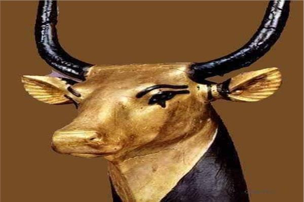 رأس بقرة للمعبودة حتحور