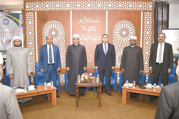 جانب من ندوة «الإنترنت العميق والمخاطر الإلكترونية»