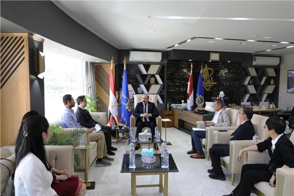 محافظ أسوان مع وفد مدينة تشون تشين الصينية