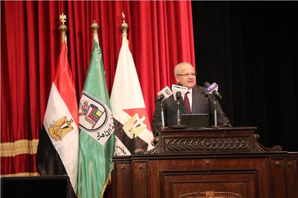 محمد عثمان الخشت رئيس جامعة القاهرة